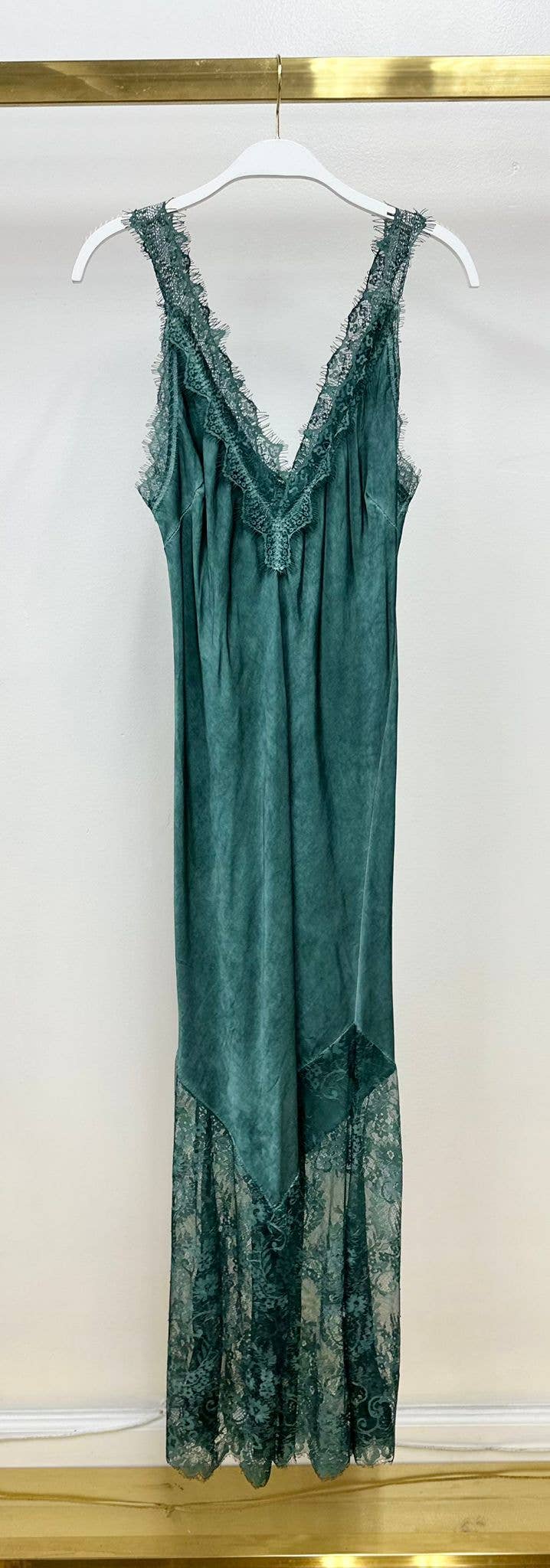 SILKY LACE MAXI DRESS