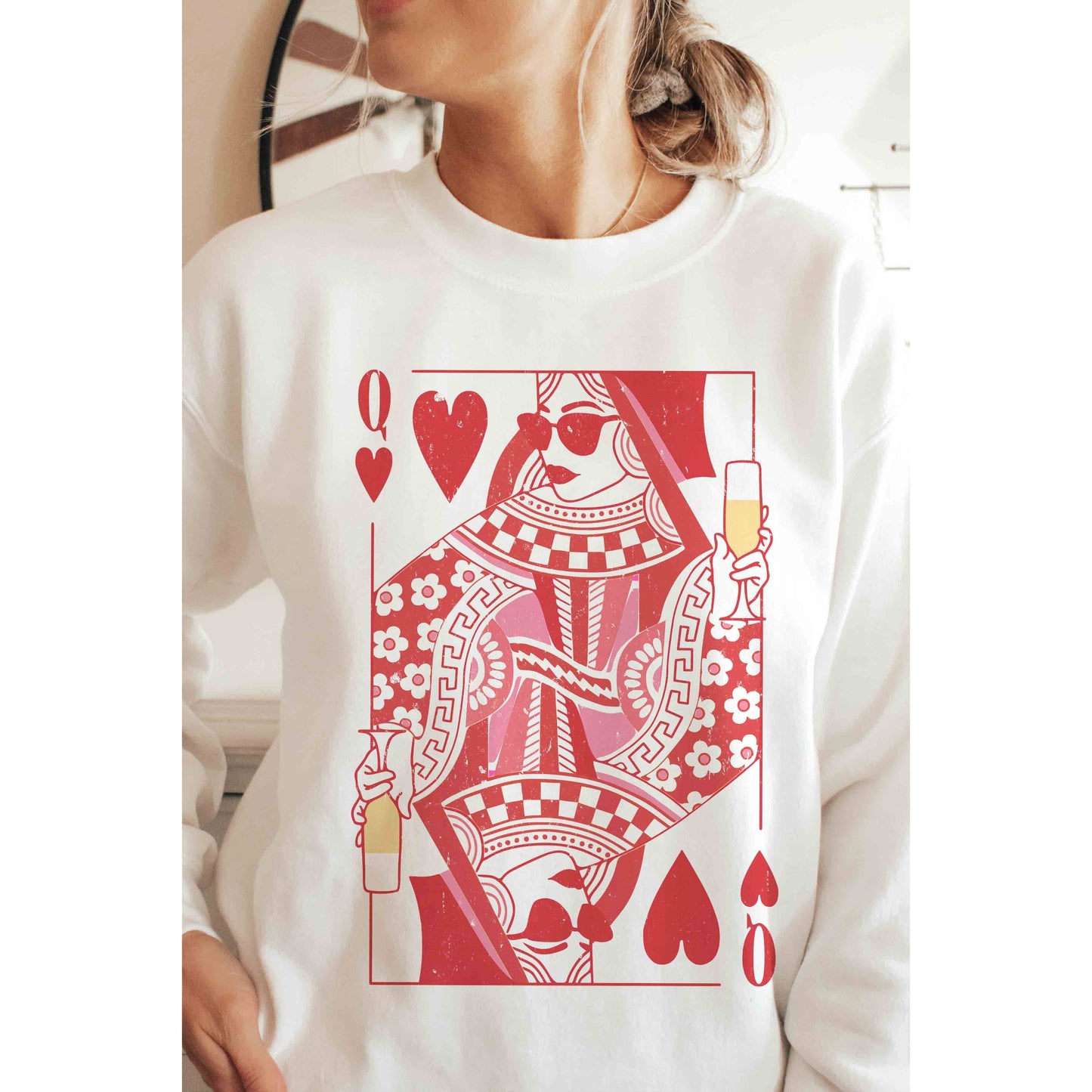 CHAMPAGNE QUEEN OF HEARTS Graphic Sweatshirt