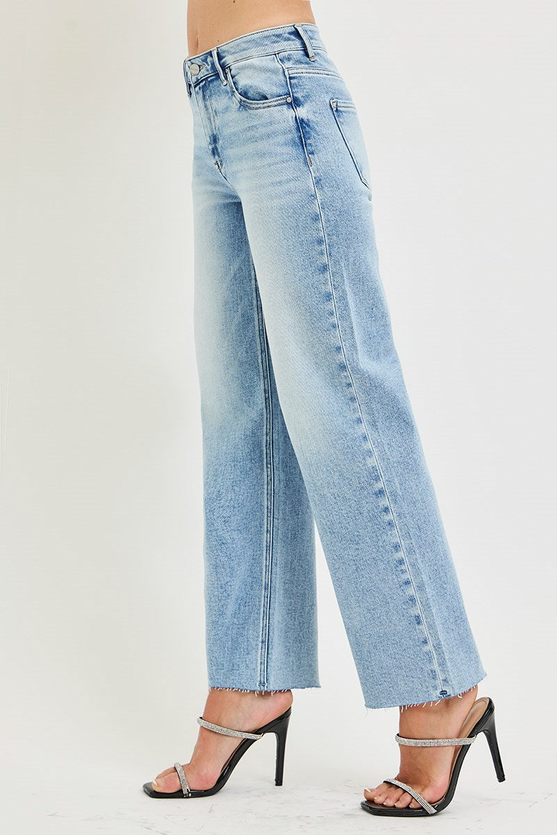 MID RISE CROP STRAIGHT CLEAN CUT HEM JEANS